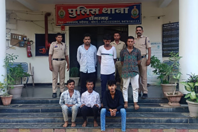 नवरात्रि मेला में शांति भंग करने वाले 06 बदमाशों के विरूद्ध की गई प्रतिबंधात्मक कार्यवाही...