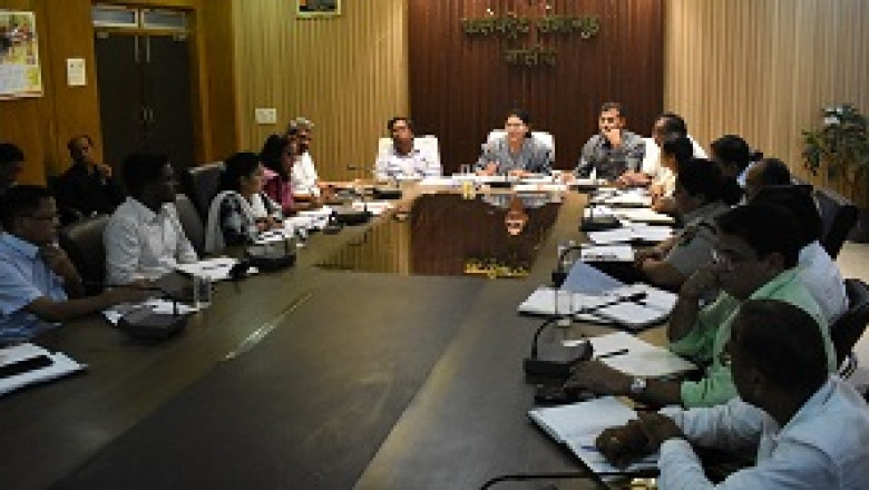 कलेक्टर कान्फ्रेंस में जिले के उल्लेखनीय प्रदर्शन की सराहना करते हुए अधिकारी-कर्मचारियों को दी बधाई...