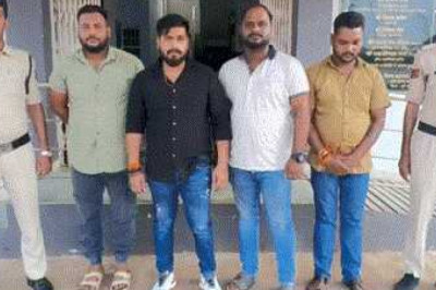 फॉर्च्यूनर की बोनट पर केक काटा, म्यूजिक बजाया, आतिशबाजी की, सोशल मीडिया पर डाला वीडियो