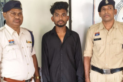 ग्राम अरसनारा जिला दुर्ग में गोवर्धन चौक के पास ग्राम अरसनारा में मृतक आकाश निर्मलकर को पुरानी रंजिश के चलते पेट में चाकू से हमला कर हत्या कर दिया था..