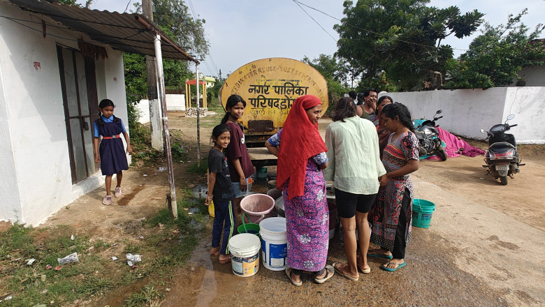 टिकरपारा में 15 दिन से पानी के लिए हाहाकार — नगर पालिका की लापरवाही उजागर  .....