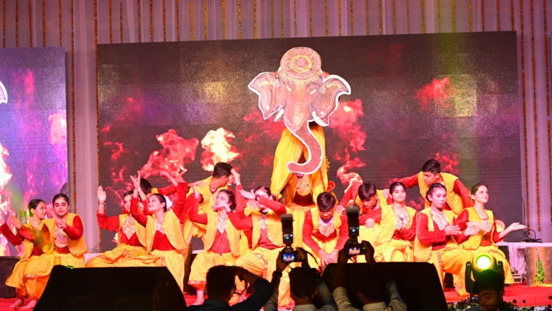 राज्योत्सव के समापन अवसर पर रंगारंग सांस्कृतिक कार्यक्रमों से गूंजा बेमेतरा का ऐतिहासिक मैदान...