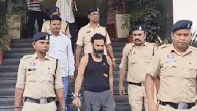 रायपुर का मोस्टवांटेड वीरेंद्र तोमर ग्वालियर के आलीशान फ्लैट से ऐसे धरा गया - “सब मिलकर मार डालो!”
