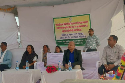 कलेक्टर सहित जनप्रतिनिधियों एवं अधिकारी-कर्मचारियों ने किसानों को दलहन-तिलहन फसल लेने के लिए प्रेरित किया...
