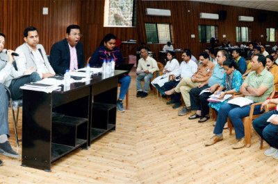 कलेक्टर सिंह ने निर्वाचक नामावलियों की विशेष गहन पुनरीक्षण कार्य की समीक्षा की...