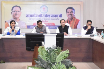 स्कूल शिक्षा मंत्री  गजेन्द्र यादव ने शिक्षा विभाग की दुर्ग संभाग स्तरीय समीक्षा बैठक ली...!