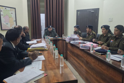 पुलिस महानिरीक्षक दुर्ग रेंज द्वारा रेंज स्तरीय दोषमुक्ति प्रकरणों की समीक्षा बैठक की गई आयोजित ...