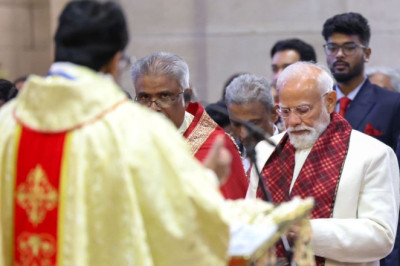 क्रिसमस पर चर्च पहुंचे पीएम मोदी, प्रार्थना सभा में हुए शामिल...