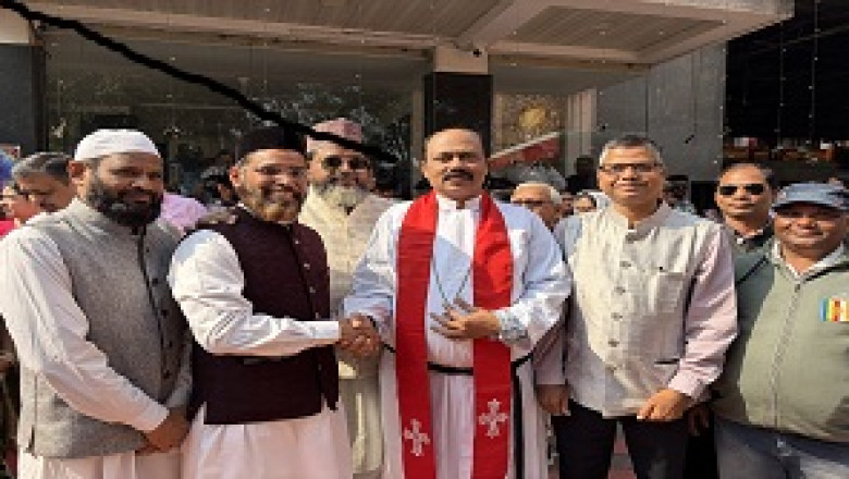 क्रिसमस पर सद्भावना का नजारा, मसीही परिवारों को दी मुबारकबाद...