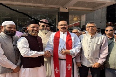 क्रिसमस पर सद्भावना का नजारा, मसीही परिवारों को दी मुबारकबाद...