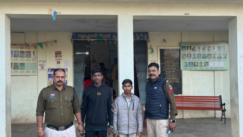 मोबाईल दुकान का शटर तोडकर मोबाईल एवं नगदी चोरी करने वाले दो शातिर चोर गिरफ्तार...
