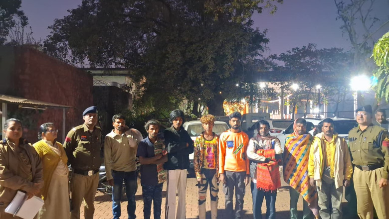 थाना भिलाई नगर सेक्टर-6 में हो रहे कथा पंण्डाल के आस पास घुम रहे चैन स्नेचिंग,पॉकेटमारी करने वाले संदिग्धो पर सतत् निगाह...