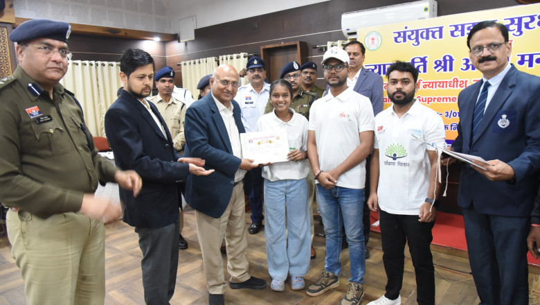 सड़क सुरक्षा अभियान के अंतर्गत उत्कृष्ट कार्य करने वाली संस्थाओं को दिया गया प्रशस्ति पत्र...