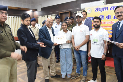 सड़क सुरक्षा अभियान के अंतर्गत उत्कृष्ट कार्य करने वाली संस्थाओं को दिया गया प्रशस्ति पत्र...