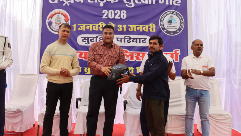 यातायात पुलिस दुर्ग द्वारा  सड़क सुरक्षा माह 2026 के दौरान सड़क दुर्घटनाओं में घायलों की मदद के लिए आज दिनांक 04 जनवरी को "रक्तदान शिविर" का आयोजन किया गया...