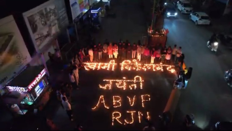 संस्कारधानी में राष्ट्रीय युवा दिवस पर 5000 दीपों से आलोकित हुआ स्वामी विवेकानंद चौक...