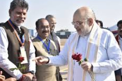 जगदलपुर के मां दंतेश्वरी एयरपोर्ट में केन्द्रीय गृह मंत्री अमित शाह का आत्मीय स्वागत किया...