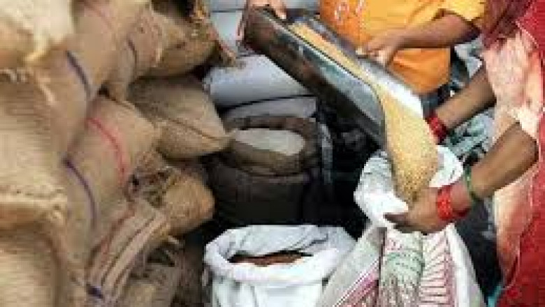 राशन दुकानों में चावल की कमी होने के कारण फरवरी और मार्च का एक साथ चावल आबंटन...