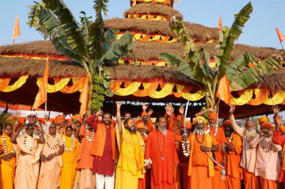 राजिम कुंभ कल्प में हनुमत महायज्ञ का कलश यात्रा के साथ हुआ शुभारंभ...