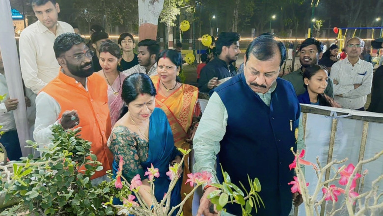 फ्लावर शो शनिवार को राजेन्द्र पार्क में बड़े उत्साह और धूमधाम के साथ प्रारंभ हुआ...