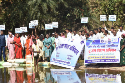 कलेक्टर एवं जिला स्तरीय अधिकारियों ने ग्राम ठेमाबुजुर्ग स्थित तांदुला नदी में पहुँचकर नीर चेतना अभियान के अंतर्गत बोरी बंधान के कार्य में बटाया हाथ...