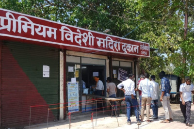 होली के दिन शराब दुकान खुली रहने पर कांग्रेस ने बोला हमला, मंत्री गुरू खुशवंत और विधायक पुरंदर मिश्रा ने दिया ऐसा जवाब