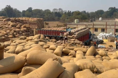 समिति की चिंता: जगह न होने के कारण खरीदी प्रभावित हो सकती है, जिससे किसानों को उपज बेचने में परेशानी हो रही है।