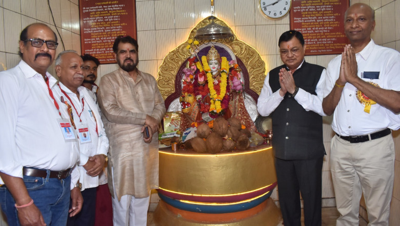 वाणिज्य एवं उद्योग मंत्री लखन लाल देवांगन शामिल हुए माँ परमेश्वरी महोत्सव में...
