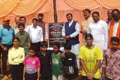 यूथ खेल एवं सांस्कृतिक समिति, सेक्टर 9 हॉस्पिटल मैदान में विजय बघेल l जी, सांसद लोकसभा क्षेत्र दुर्ग के सौजन्य से महिला चेंजिंग रूम निर्माण हेतु ₹5 लाख की राशि सांसद निधि से प्रदान की गई...