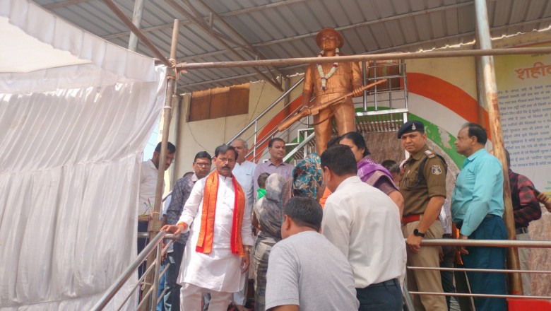 शहीद संदीप यदु के शहादत दिवस पर महापौर सहित जन प्रतिनिधियो ने  उनकी प्रतिमा में माल्यार्पण कर दी श्रद्धांजली...