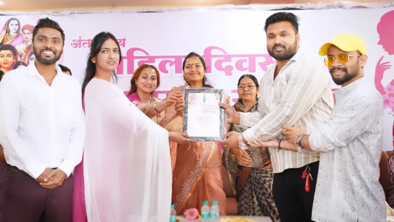 धनोरा में भव्य महिला दिवस समारोह, मंत्री लक्ष्मी राजवाड़े ने ‘झांपी हमर चिन्हारी’ परिवार को किया सम्मानित