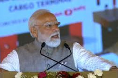 “नोएडा में देश के सबसे बड़े एयरपोर्ट का उद्घाटन: पीएम मोदी बोले—संकट के दौर में एकजुटता ही ताकत”