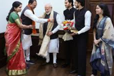 “पीएम मोदी से मिले स्वास्थ्य मंत्री श्यामबिहारी: परिवार संग मुलाकात, बेटी की शादी का दिया न्योता”