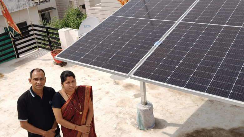 प्रधानमंत्री सूर्य घर मुफ्त बिजली योजना साहू दंपति व्याख्याता थंगेश्वर एवं रेशमी साहू बने ऊर्जादाता