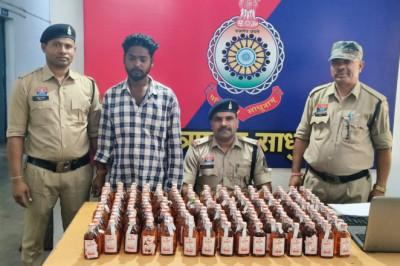 अवैध रूप से भारी मात्रा में अंग्रेजी शराब बिक्री हेतु रखने वाला आरोपी गिरफ्तार