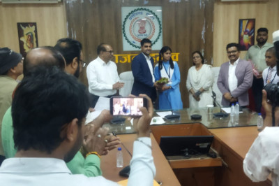 शासकीय हायर सेकंडरी स्कूल सुरगी के छात्र गजेन्द्र साहू  12 वीं राजनांदगांव जिले में टापर