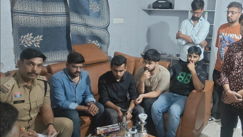 दुर्ग पुलिस की बड़ी कार्रवाई: फ्लैट में चल रहे अवैध हुक्का संचालन का भंडाफोड़, 6 आरोपी गिरफ्तार