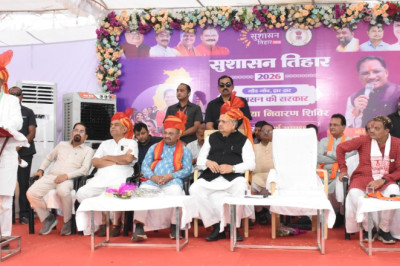 मुख्यमंत्री श्री विष्णु देव साय ने सुशासन तिहार अंतर्गत मोतीपुर स्कूल में आयोजित जनसमस्या निवारण शिविर में हुए शामिल