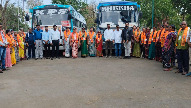 कलेक्टर एवं जनप्रतिनिधियों ने दो श्रद्धालु बस को हरी झंडी दिखाकर किया रवाना