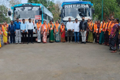 कलेक्टर एवं जनप्रतिनिधियों ने दो श्रद्धालु बस को हरी झंडी दिखाकर किया रवाना