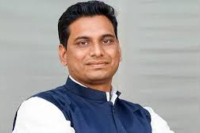 “देवेंद्र यादव का विवादित बयान: ‘जेल जाओगे तो सांसद-विधायक बनोगे’, छात्रसंघ चुनाव को लेकर NSUI ने किया CM हाउस घेराव”