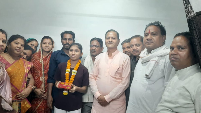 राजनांदगांव की बेटी कु. पूर्णिमा देवांगन ने रचा इतिहास, 95.33% अंकों से नगर में किया टॉप