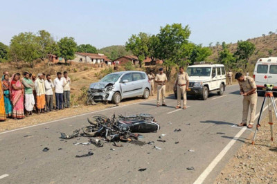 बालोद में दर्दनाक सड़क हादसा: तेज रफ्तार कार-बाइक की भिड़ंत में तीन दोस्तों की मौत