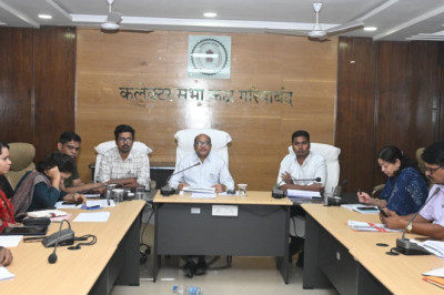 सुशासन तिहार की तैयारियों की कलेक्टर ने की समीक्षा, लंबित प्रकरणों के त्वरित निराकरण के दिए निर्देश