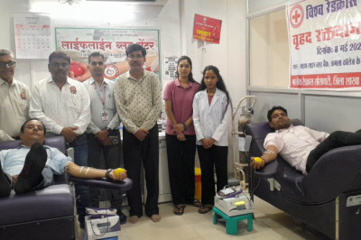 विश्व रेडक्रॉस दिवस पर राजनांदगांव में रक्तदान और स्वास्थ्य शिविर का आयोजन, 56 यूनिट रक्त संग्रहित