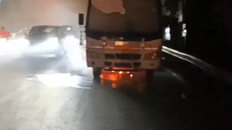 रायपुर में चलती नगर निगम बस में लगी भीषण आग: जब्बार नाला के पास धू-धू कर जली बस, यात्रियों ने कूदकर बचाई जान