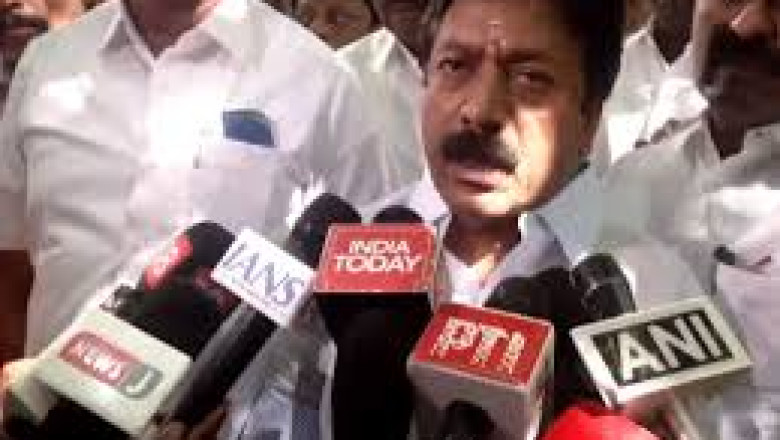 AIADMK में फूट, बागी गुट का TVK को समर्थन:षणमुगम बोले- जनादेश विजय के साथ, हम DMK से जुड़ते तो खत्म हो जाते