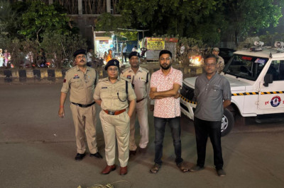 सड़क किनारे वाहन खड़े करना पड़ा भारी, दुर्ग ट्रैफिक पुलिस ने काटे चालान