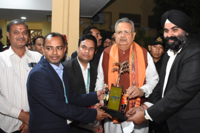 विधानसभा अध्यक्ष ने सीएसआर मद अंतर्गत लगभग 8 लाख रूपए की लागत से शासकीय मेडिकल कॉलेज पेण्ड्री को उन्नत चिकित्सा उपकरण किया प्रदान - स्वास्थ्य सुविधाओं में होगी बढ़ोत्तरी