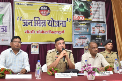 दुर्ग पुलिस का जागरूकता अभियान, विद्यार्थियों को साइबर फ्रॉड, नशे और यातायात नियमों की दी जानकारी